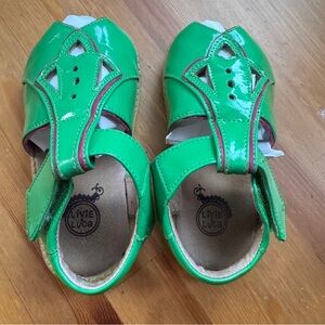 Livie & Luca Green patent leather girls shoes size 9